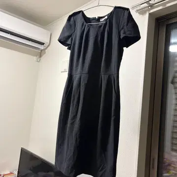 캘빈 클라인 그레이 반팔 무릎 기장 원피스