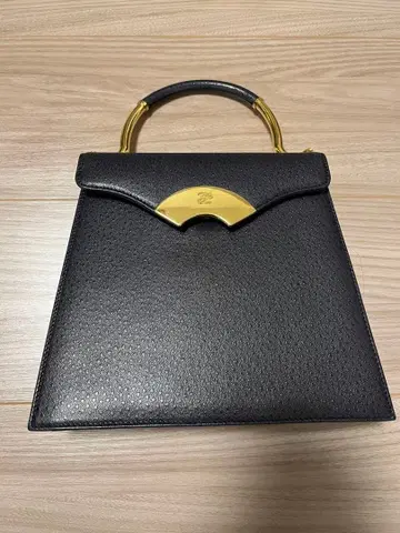Karl Lagerfeld 블랙 레더 핸드백 골드 금장 장식 포함
