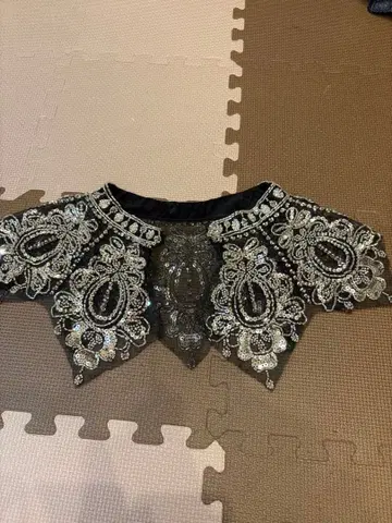 블랙 비즈 자수 탈부착 카라