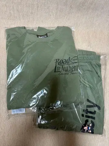 TravisJapan 맨투맨 상하의 미개봉 새상품