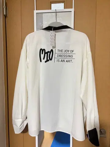 mio 미키오다 m/o 화이트 오버 사이즈 자수 셔츠
