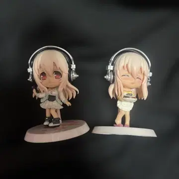 슈퍼 소니코 피규어 2개