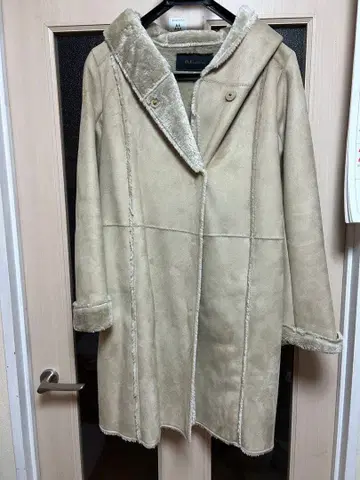 베이지 후드 부착 무스탕 코트 M 타카큐