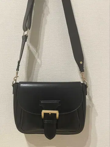 moussy 블랙 숄더백 플랩 포함