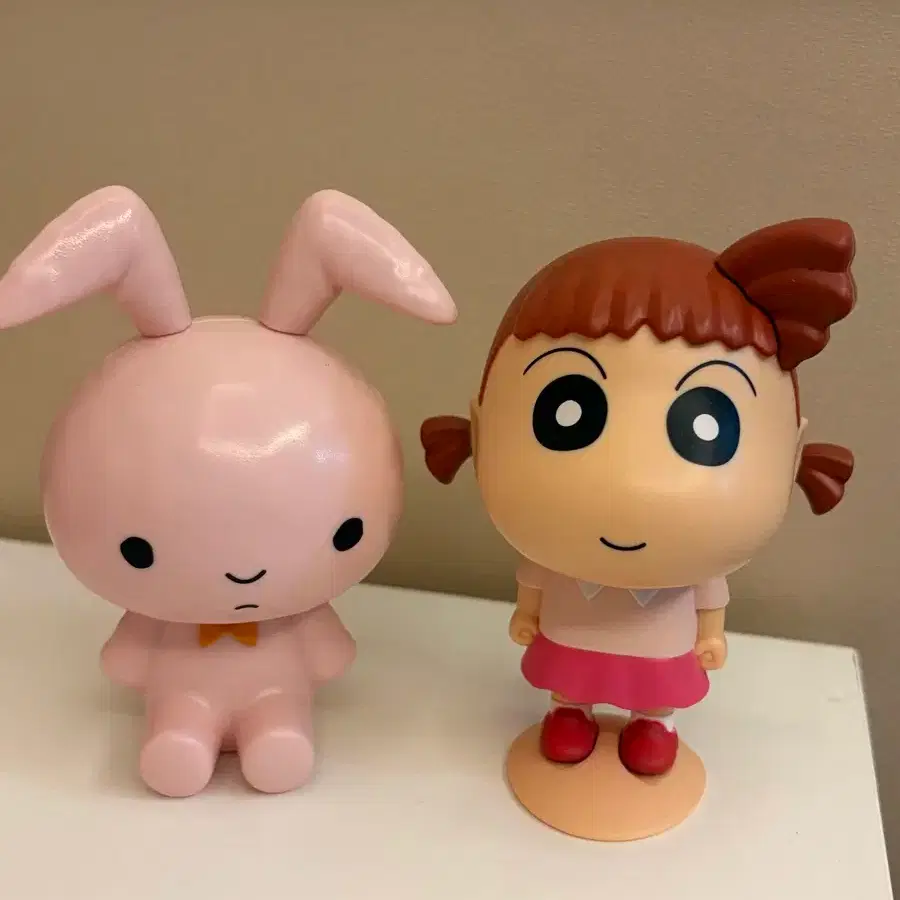 Crayon Shin-chan Yuri x Yuri Rabbit Figure Gacha Set