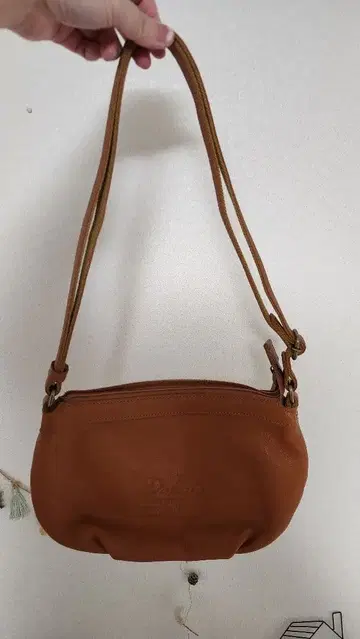 Dakota 가죽 미니 숄더백