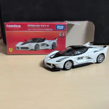 토미카 프리미엄 No. 33 페라리 FXX K (출시 기념 사양)