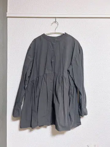 그레이 코튼 100% 플레어 실루엣 긴팔 셔츠