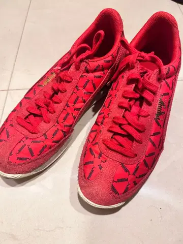 PUMA 레드 스니커즈 로고 프린트
