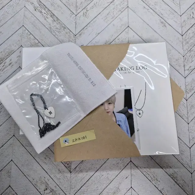 BTS 슈가 목걸이 (ARTIST-MADE COLLECTION)