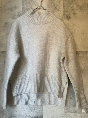 새상품급 그린 라벨 SERENITY 하이넥 풀오버 니트