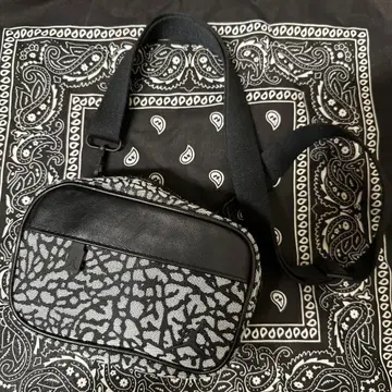 JORDAN 숄더백 조던 시멘트