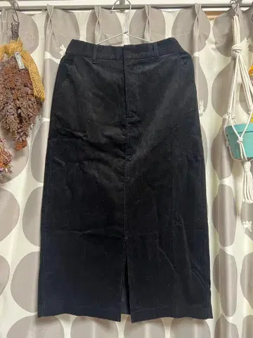 [택 포함 새상품] 코디 듀로이 스커트 블랙 블랙