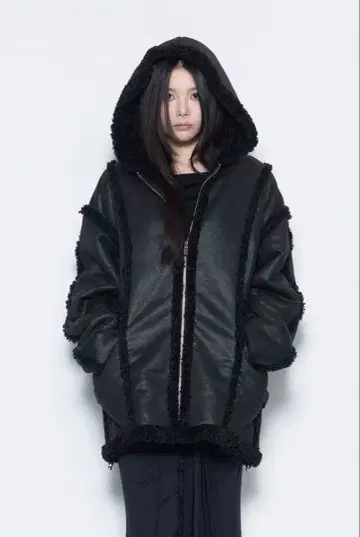 theredthread S flip mid boa coat black