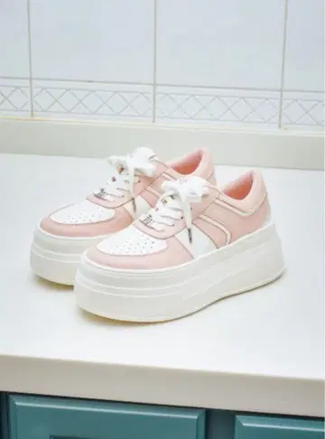 다리치 DD 로고 밑창 스니커즈