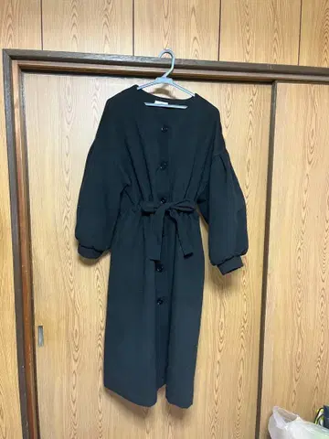 미스틱 블랙 허리 셔링 코트