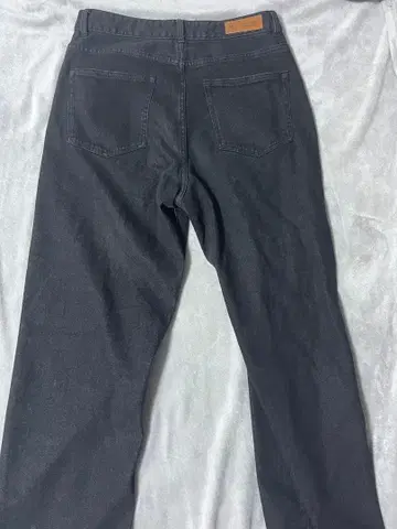 MC 'TIMELESS' WARDROBE 블랙 스트레이트 데님