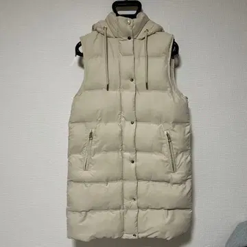 [ ZARA ] 베이지 후드 부착 다운 베스트 XS