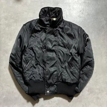 00s DKNY active nylon jacket