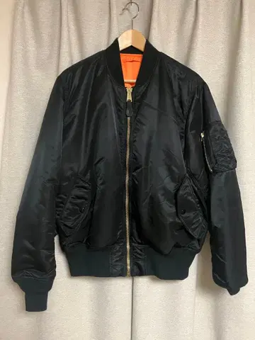 알파 인더스트리즈 MA-1 블랙 M