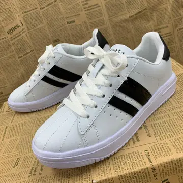 새상품 여성용 23.0cm 인조 가죽 코트 스니커즈 화이트 블랙 3149