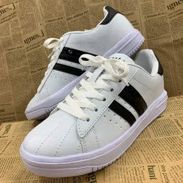 새상품 여성용 24.0cm 인조 가죽 코트 스니커즈 화이트 블랙3149