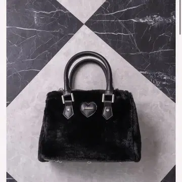 비쥬 체인 pium 하트 퍼 백 블랙