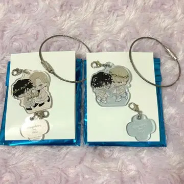 밑면 확장 콜라보 카페 아크릴 와이어 참 삐뚤어진 키스 2종 세트