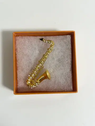 색소폰 모양 브로치 Perlita Mikimoto