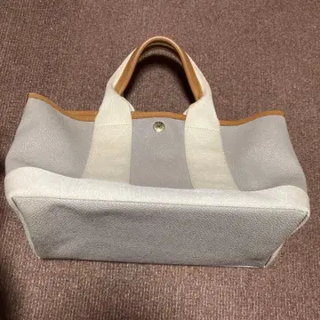 TOPKAPI 베이지와 화이트 토트백