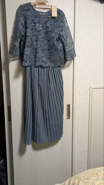 ONLISA 레이스 상의와 플리츠 스커트 M