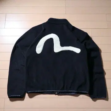 EVISU 에비수 플리스 보아 자켓 자수 로고 빅 카모메 블랙