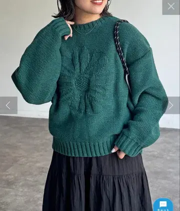 CPCM 동일 컬러 꽃 패턴 자카드 니트