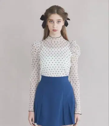 하트 무늬 프릴 소매 블라우스