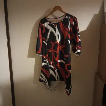 추상 디자인 반팔 상의