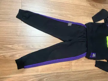 G.G 블랙 보라색 스트라이프 후드 부착 맨투맨