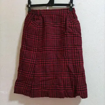 Munsingwear 빨간색과 블랙 체크 타이트 스커트