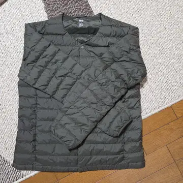 유니클로 노카라 다운 자켓 M