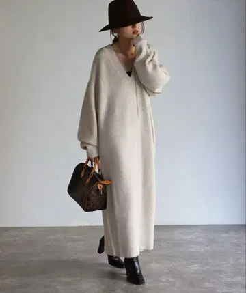 딥 V넥 니트 원피스