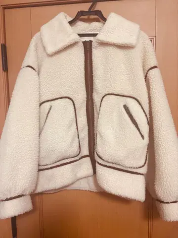 아이보리 보아 자켓 카라 부착 2 포켓