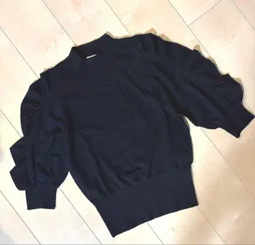 컨디션 최상 SLY 프릴 슬리브 긴팔 니트 블랙