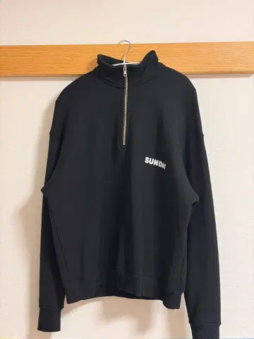 저널 스탠다드 럭스 SUNDAY 맨투맨 하프 집