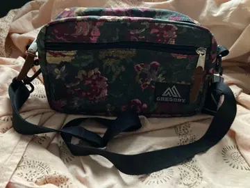 그레고리 패디드 숄더 파우치 M