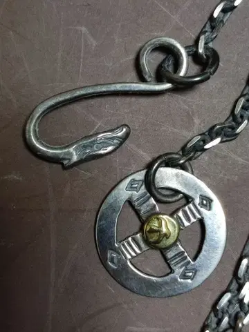 고로즈 goro's 금 장식 메디슨 휠 & 이글 후크 & 세카쿠 체인