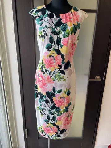 플라워 프린트 슬리브리스 원피스