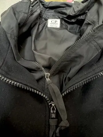 CP COMPANY 블랙 자켓