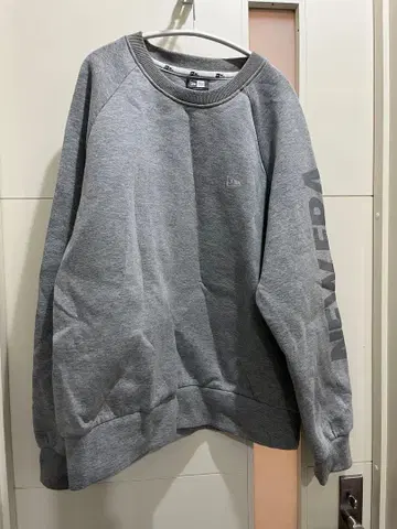 [ 새상품급 ] NEWERA 테크 맨투맨 와이드 크루넥 트레이닝복