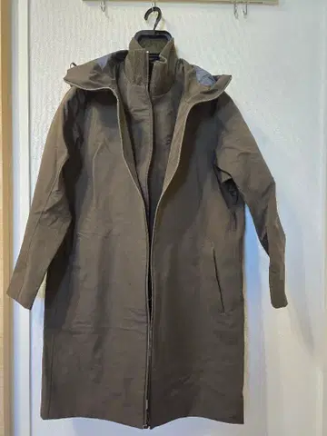 DESCENTE ALLTERRAIN 모즈 코트 카키색