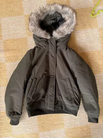 유니클로 짧은 기장 퍼 자켓