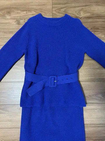 [ Mila Owen ] 니트 셋업 스커트 블루 벨트 포함 니트